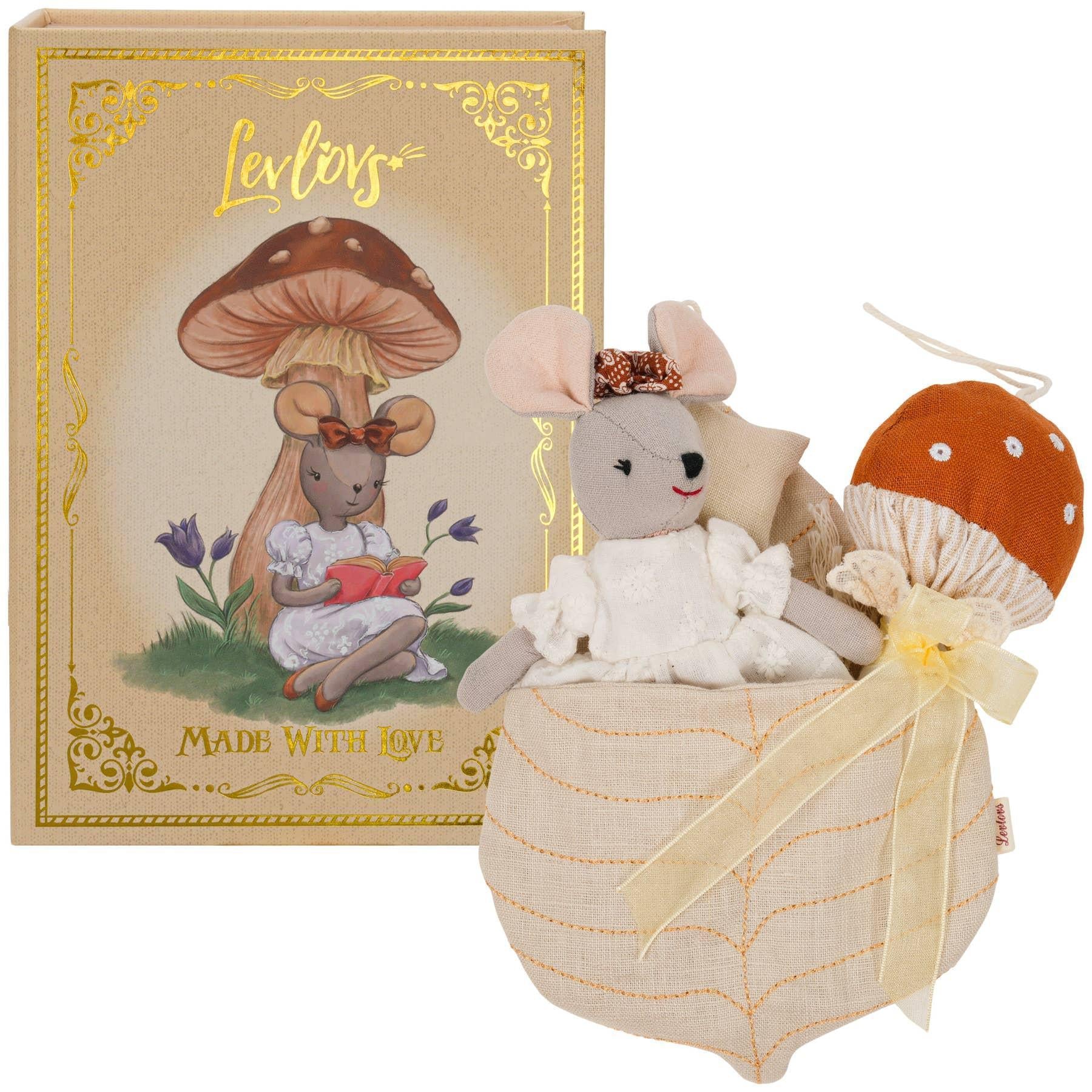 Pip the Mouse and the Mushroom