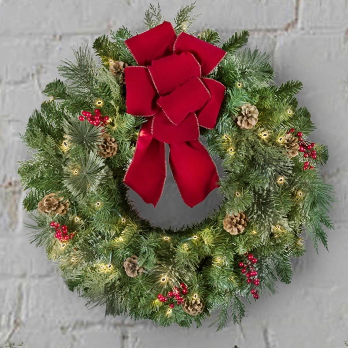 Pre-Lit Classic Christmas Wreath