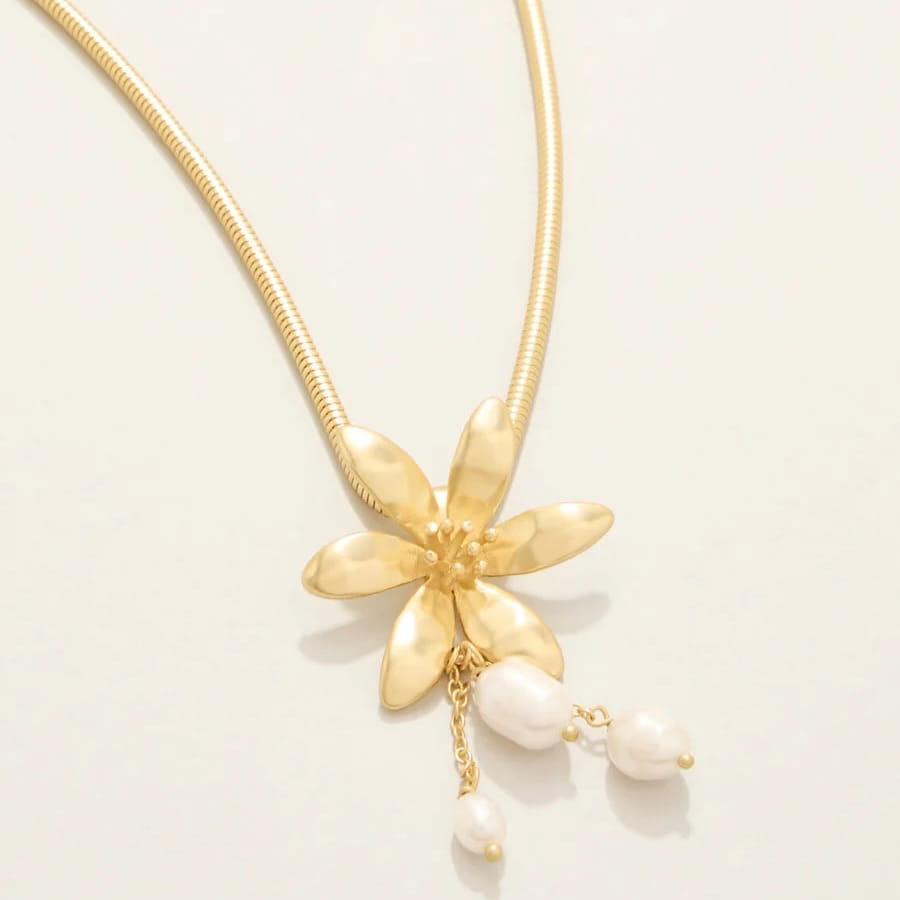 River Lily Pearl Necklace